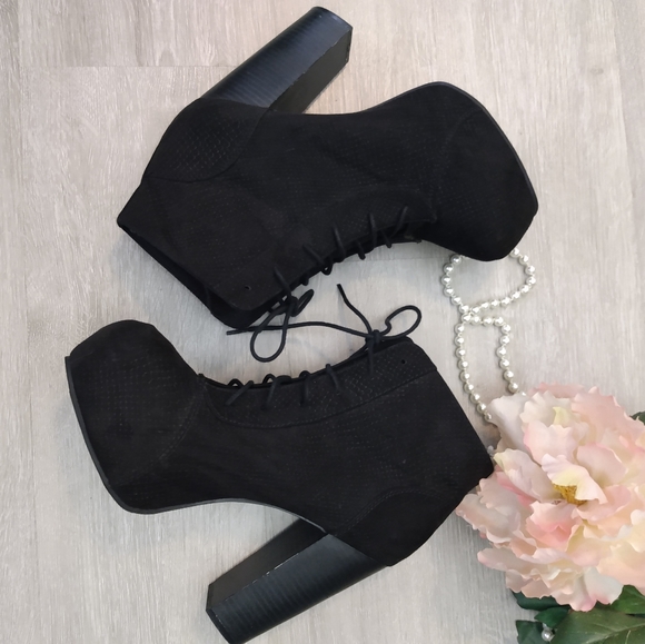 Divided Shoes - DIVIDED lace up Ankle boots sz 7